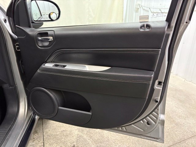 Used 2016 Jeep Compass High Altitude FWD image 27