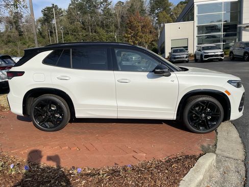 New 2026 Volkswagen Tiguan SE R-Line FWD image 4
