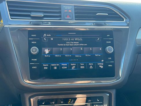 Used 2022 Volkswagen Tiguan SE image 17