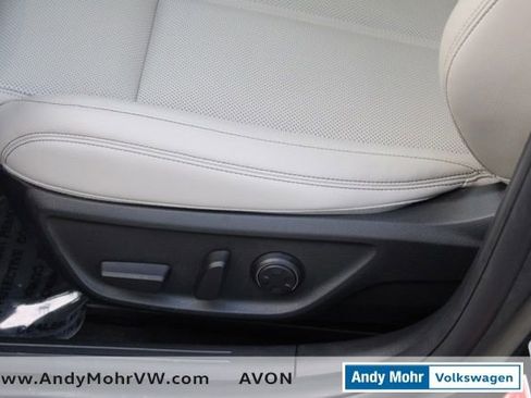 Used 2023 Genesis G70 2.0T image 13