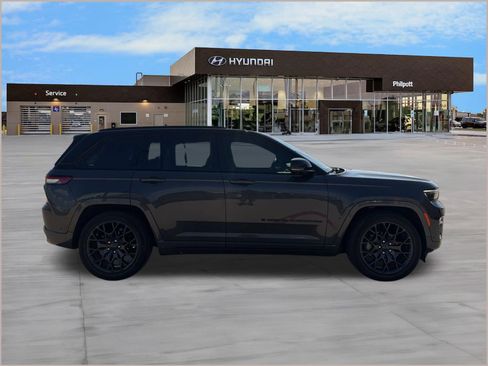 Used 2024 Jeep Grand Cherokee Summit w/ High Altitude Package AWD/4WD image 8