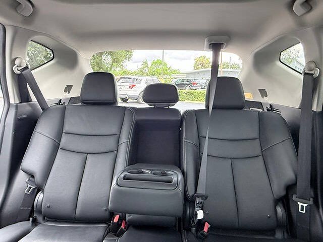 Used 2018 Nissan Murano Platinum w/ Cargo Package FWD image 12