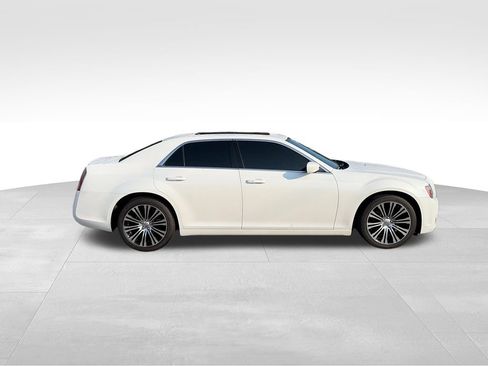 Used 2014 Chrysler 300 S RWD image 7