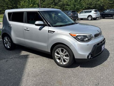 Used 2016 Kia Soul + FWD image 3
