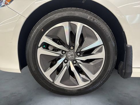 Used 2019 Honda Accord Hybrid image 12