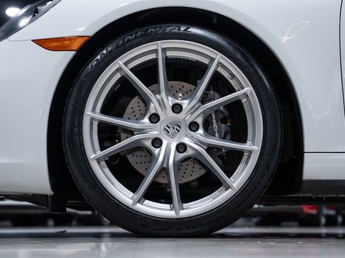Used 2019 Porsche 911 Carrera 4 AWD/4WD image 12