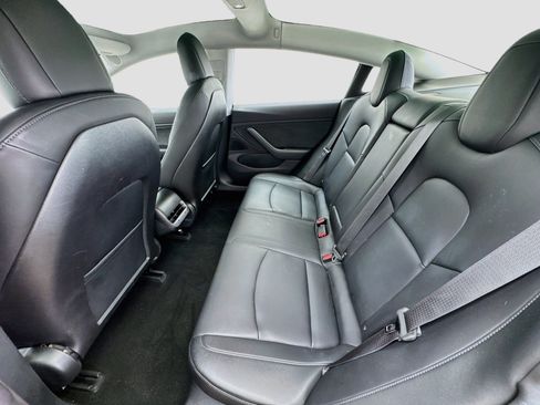 Used 2018 Tesla Model 3 Mid Range RWD image 16