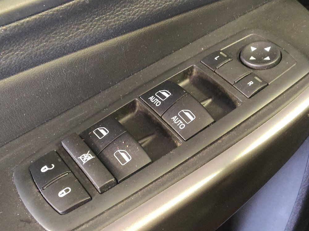 Used 2019 Jeep Cherokee Latitude Plus FWD image 27