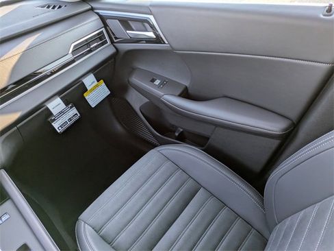 New 2025 Mitsubishi Outlander SE image 17