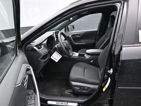New 2025 Toyota RAV4 SE image 9