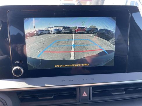 Used 2025 Toyota Prius LE image 40