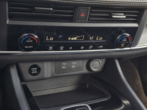 Certified 2025 Nissan Rogue SV FWD image 21