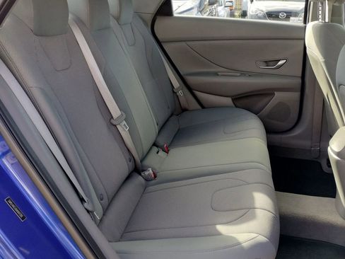 Used 2021 Hyundai Elantra SE image 33