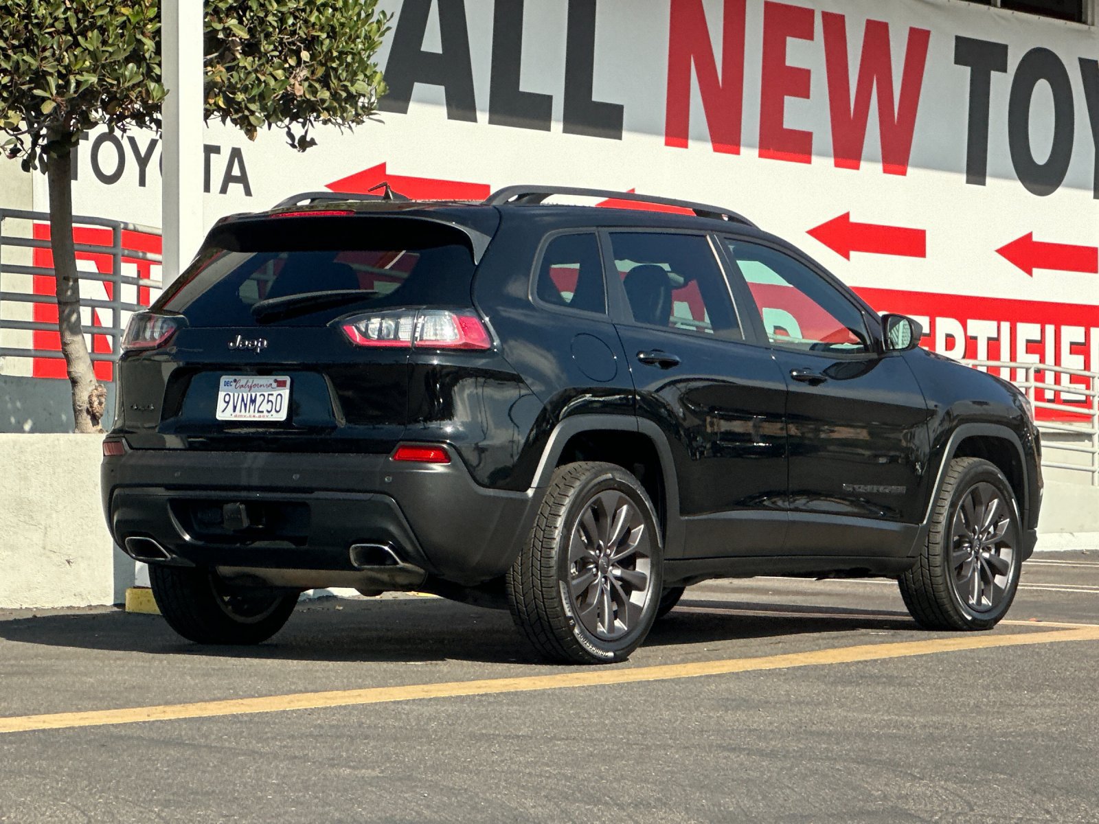 Used 2021 Jeep Cherokee Latitude Lux 80th Anniv w/ Quick Order Package 26U 80TH AWD/4WD image 5