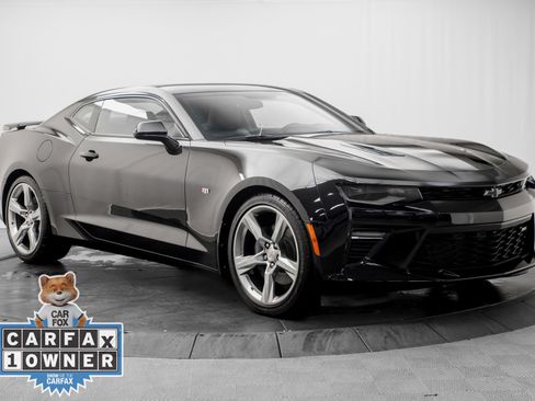 Used 2018 Chevrolet Camaro SS RWD image 9