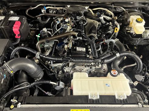Used 2025 Toyota Tacoma SR5 AWD/4WD image 18