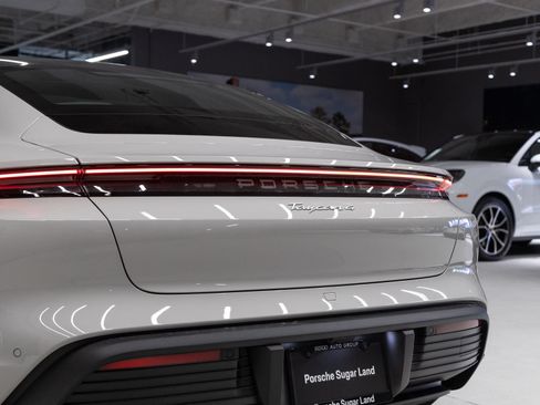 Certified 2026 Porsche Taycan AWD/4WD image 32