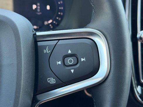 Certified 2025 Volvo XC40 B5 Plus AWD/4WD image 21