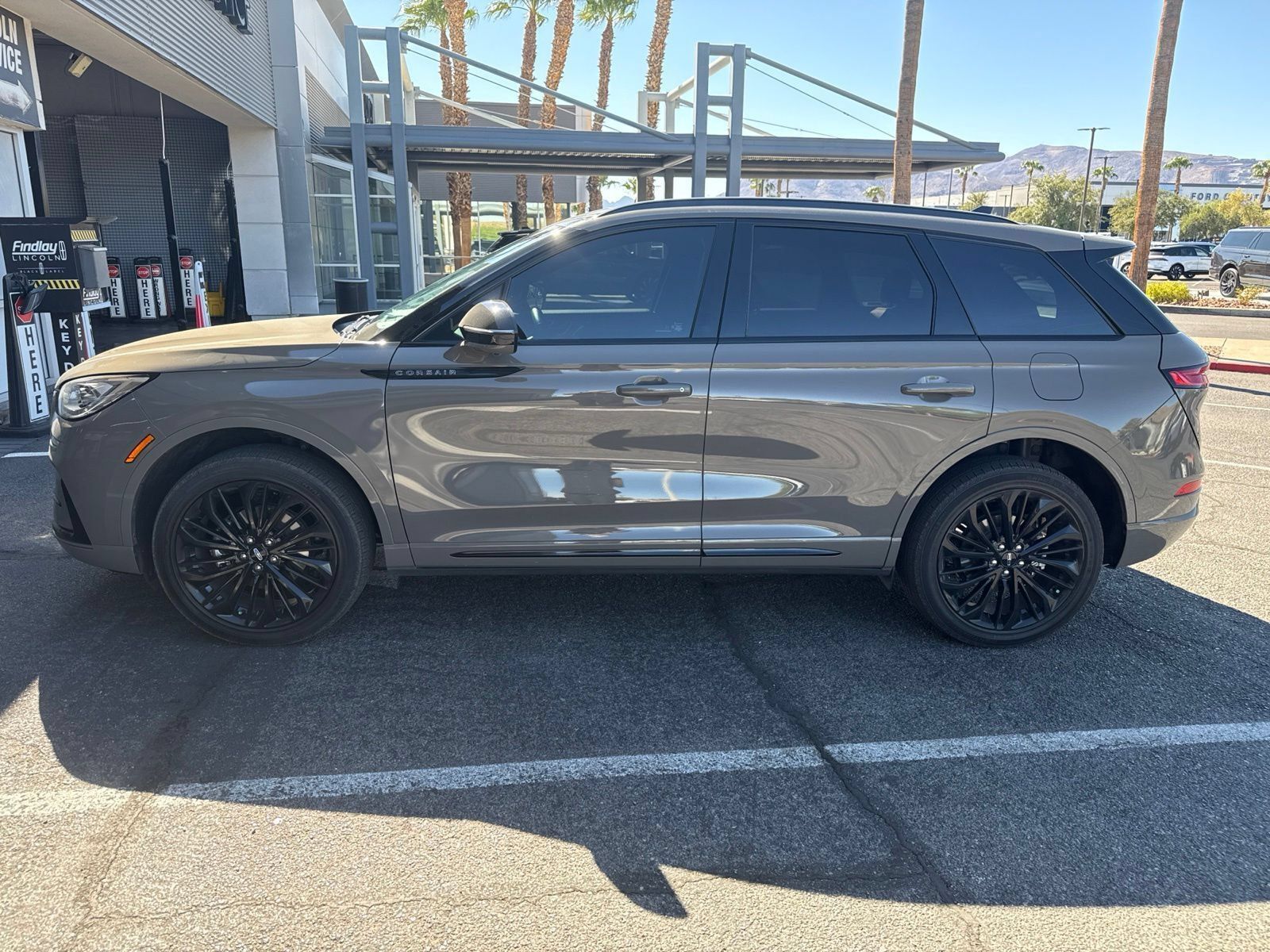 Certified 2025 Lincoln Corsair Reserve w/ Jet Appearance Package AWD/4WD image 8