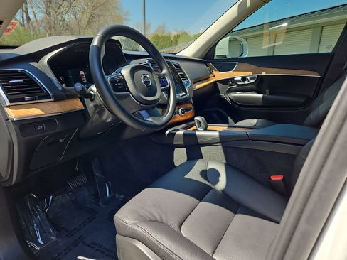 Used 2025 Volvo XC90 B6 Plus w/ Protection Package Premier AWD/4WD image 4