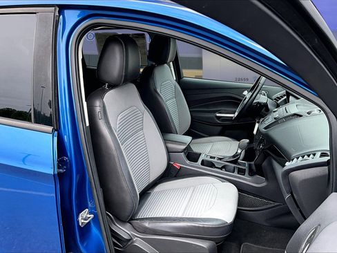 Used 2017 Ford Escape SE w/ SE Sport Appearance Package FWD image 28