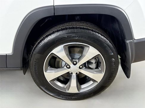 Used 2020 Jeep Cherokee Limited AWD/4WD image 29