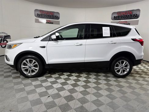 Used 2019 Ford Escape SE image 6
