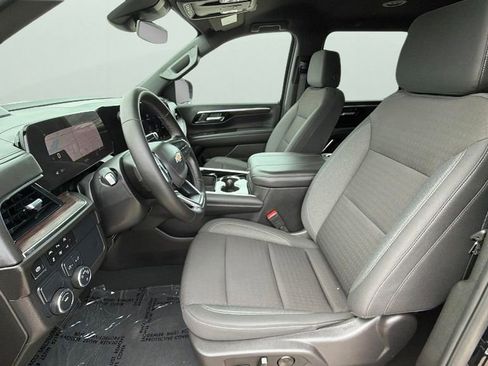 Certified 2025 Chevrolet Suburban LS RWD image 17