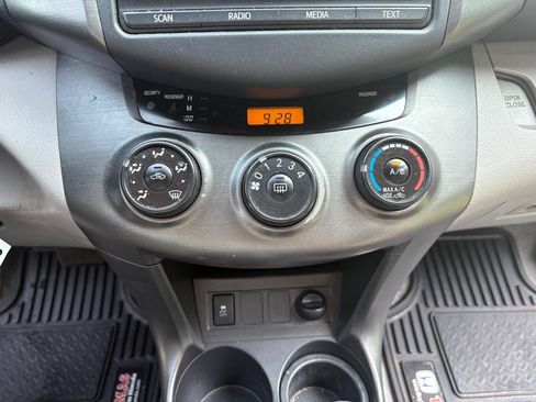 Used 2012 Toyota RAV4 4WD V6 w/ Upgrade Value Pkg image 12