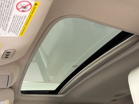 Used 2016 Lincoln Navigator Select RWD image 16