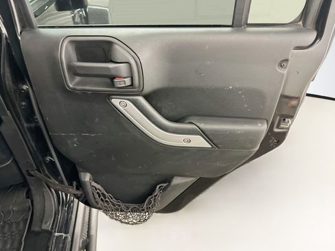 Used 2017 Jeep Wrangler Unlimited Rubicon AWD/4WD image 28