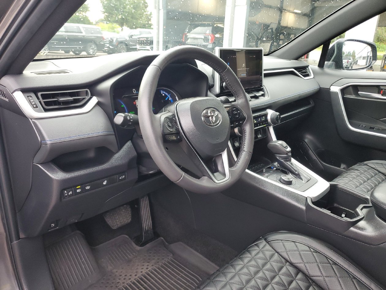 Used 2023 Toyota RAV4 SE w/ Convenience Package AWD/4WD image 20
