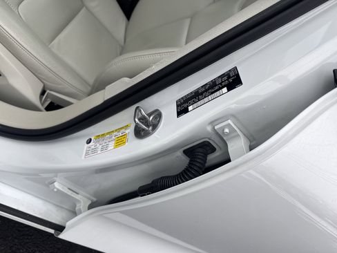 Used 2023 Volvo S60 B5 Plus image 17