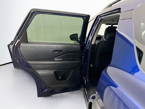 Used 2025 Nissan Pathfinder SV FWD image 25