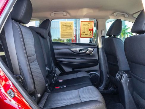 Used 2018 Nissan Rogue SV w/ Premium Package FWD image 21