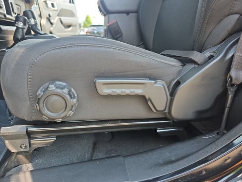 Used 2022 Jeep Wrangler Sport AWD/4WD image 27