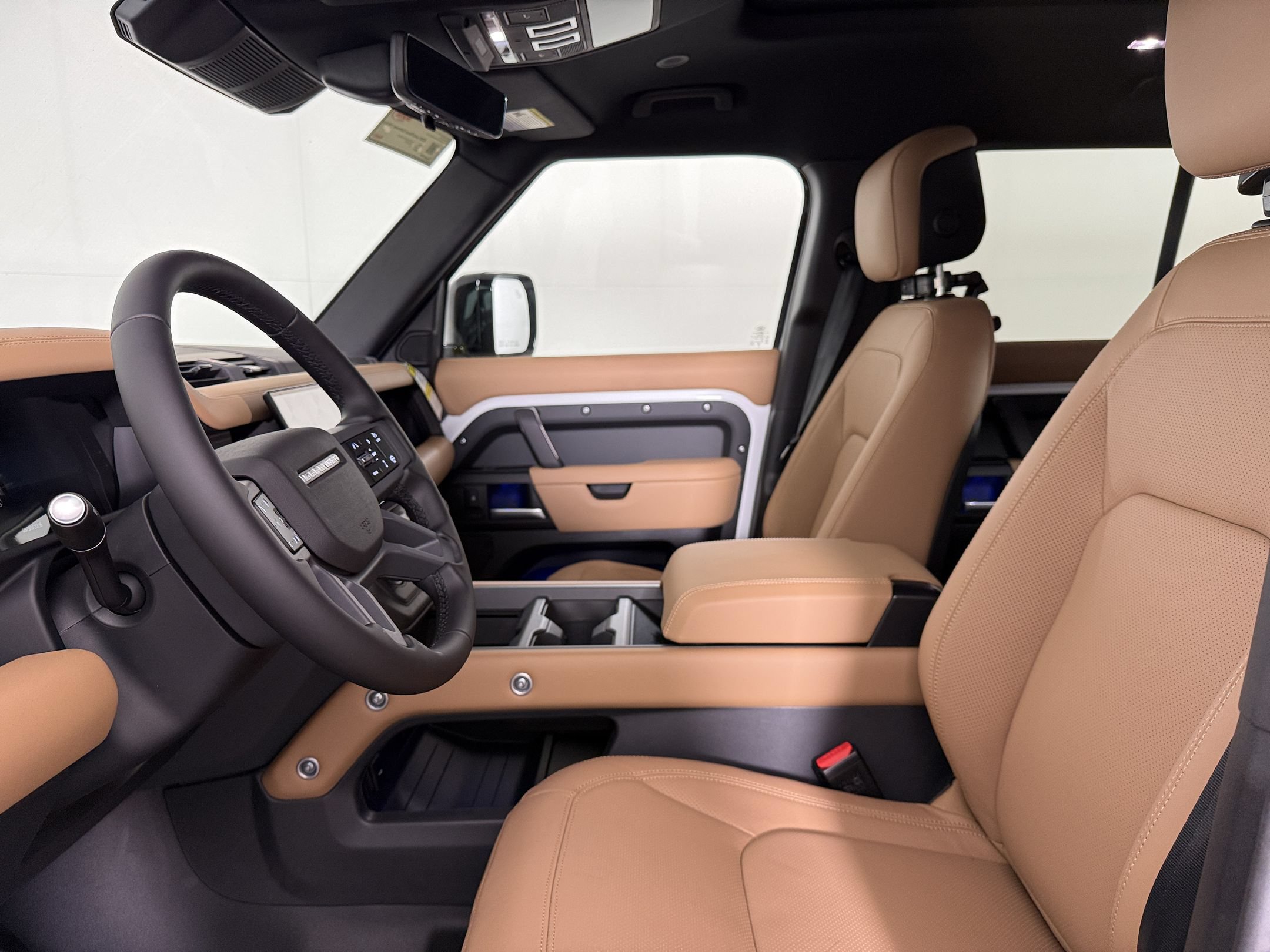Used 2025 Land Rover Defender 110 S AWD/4WD image 5