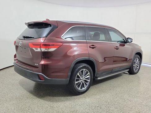 Used 2019 Toyota Highlander XLE FWD image 5