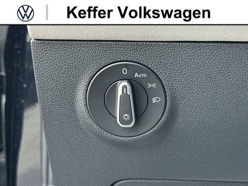 New 2026 Volkswagen Taos SE FWD image 16
