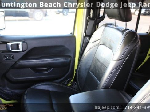 Used 2023 Jeep Wrangler Unlimited Sahara image 31