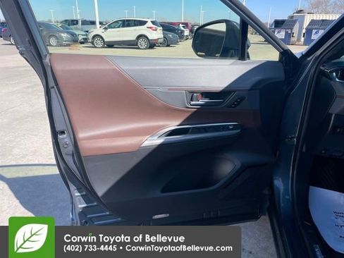 Used 2021 Toyota Venza Limited image 18