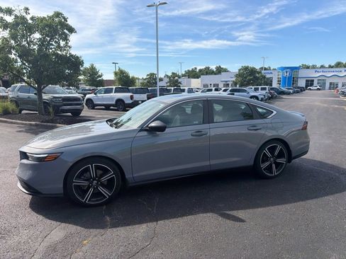 Used 2023 Honda Accord Sport image 2