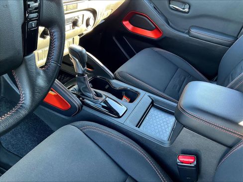 Used 2024 Nissan Frontier PRO-4X w/ Technology Package image 19