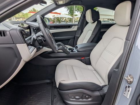 New 2026 Porsche Cayenne Coupe AWD/4WD image 5