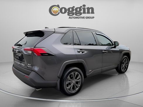 Used 2023 Toyota RAV4 XLE Premium image 17