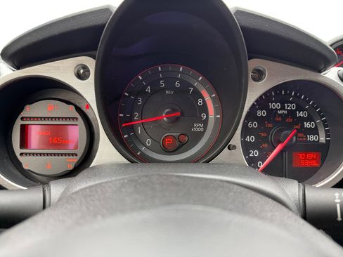 Used 2018 Nissan 370Z Coupe RWD image 11