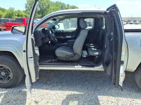 Used 2018 Toyota Tacoma SR w/ SR Convenience Package AWD/4WD image 24