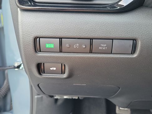 Certified 2025 Nissan Sentra SR FWD image 23