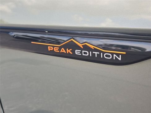 Used 2024 Volkswagen Atlas Peak Edition SEL AWD/4WD image 10