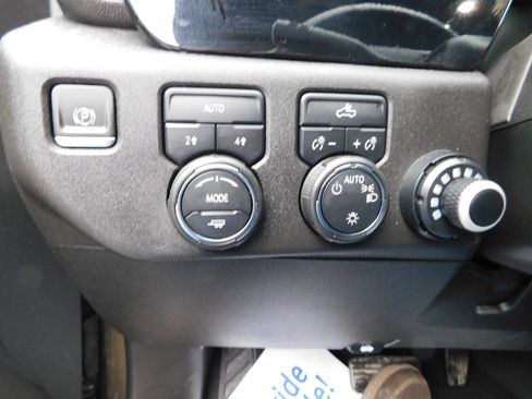 Used 2023 Chevrolet Silverado 1500 LT image 30